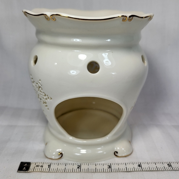 Yankee Candle Snowflake Wax WARMER Cream Cut Outs Gold Trim 5" Tealight - Picture 5 of 15